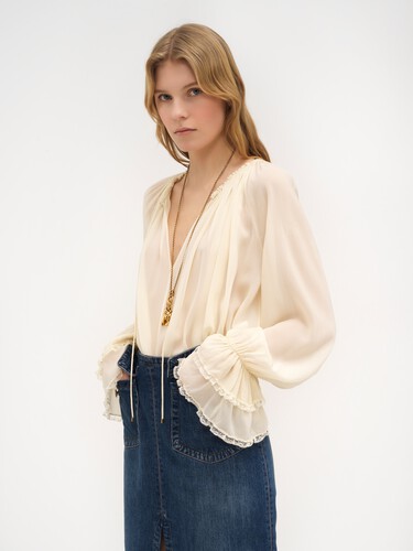 Top fruncido con cuello en&nbsp;V de georgette de seda - 4