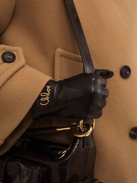 The Chlo&eacute; Iconic gloves in leather