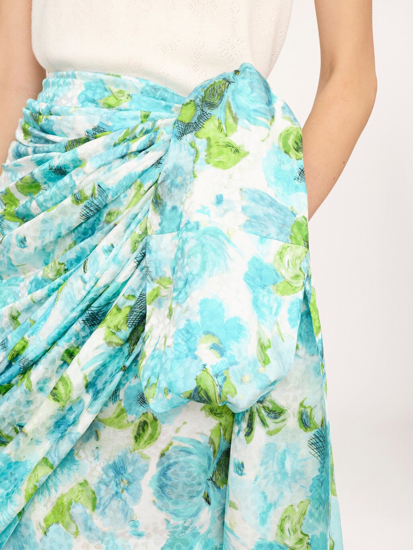 Short wrap skirt in silk jacquard - 6.0