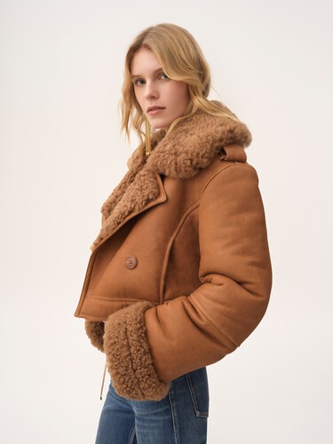 Chaqueta cropped de corte boxy de cuero - 8