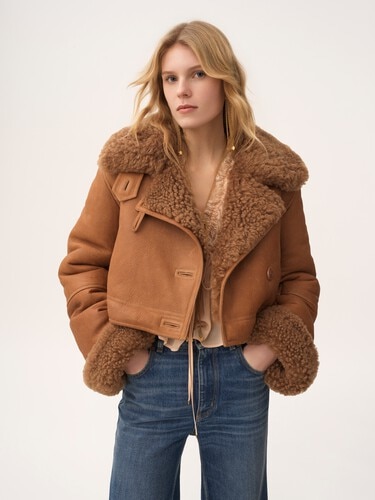 Chaqueta cropped de corte boxy de cuero - 6