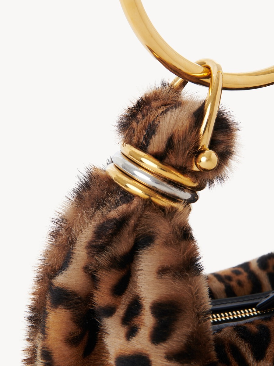 Mini Bracelet Hobo bag de cuero de borrego con estampado de leopardo - 7