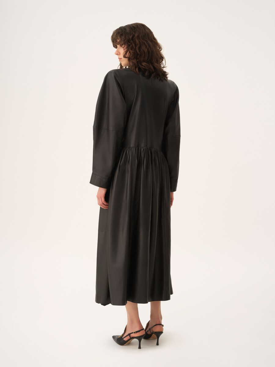 Oversized long riding coat in leather - 4