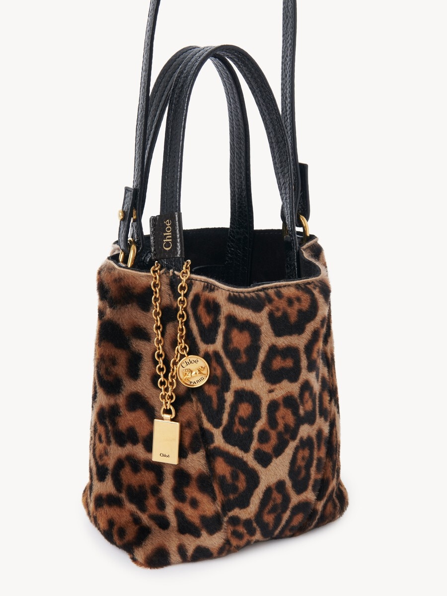 Bolso tote peque&ntilde;o Chlo&eacute; Spin de cuero de borrego con estampado de leopardo - 5