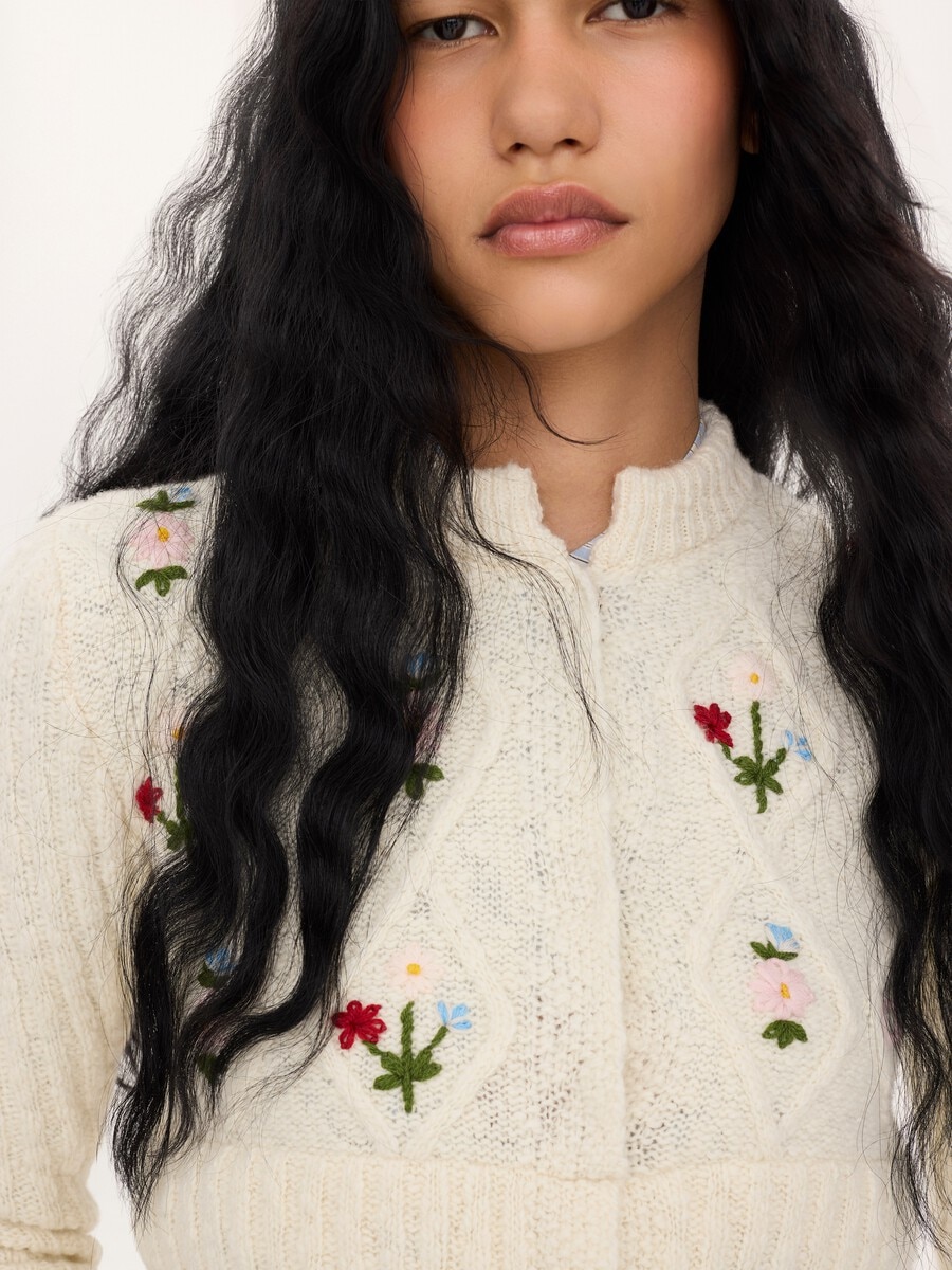 Fitted cardigan in a wool knit - 4