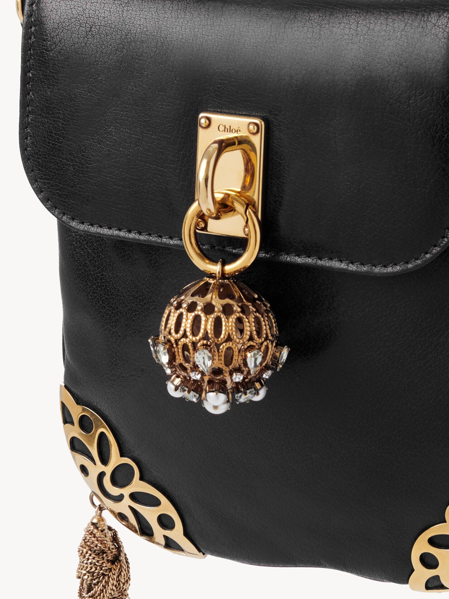Ch&acirc;teau Treasures chain flap bag in grained leather - 6.0