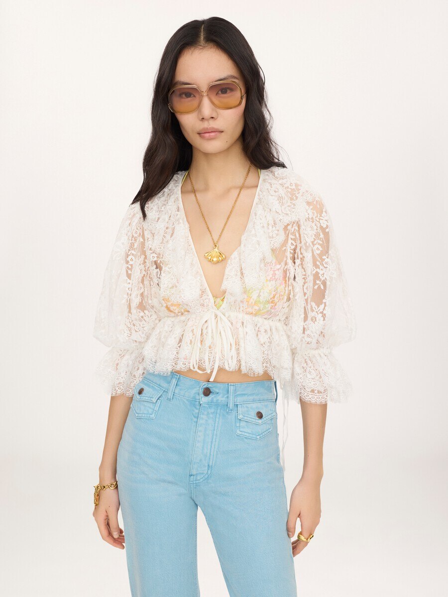 Top cropped de encaje con cuello en V y volantes - 4