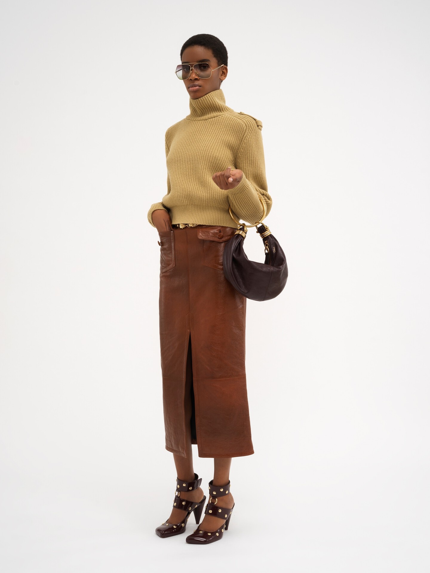 Small Bracelet hobo bag in grained leather - 8.0