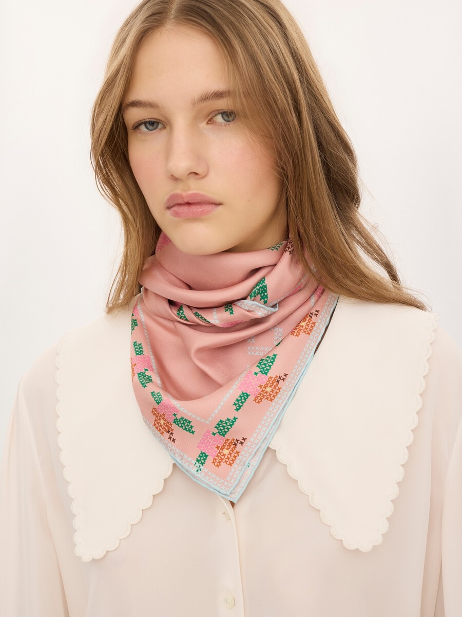 The Chlo&eacute; Parrot square scarf in silk twill - 2