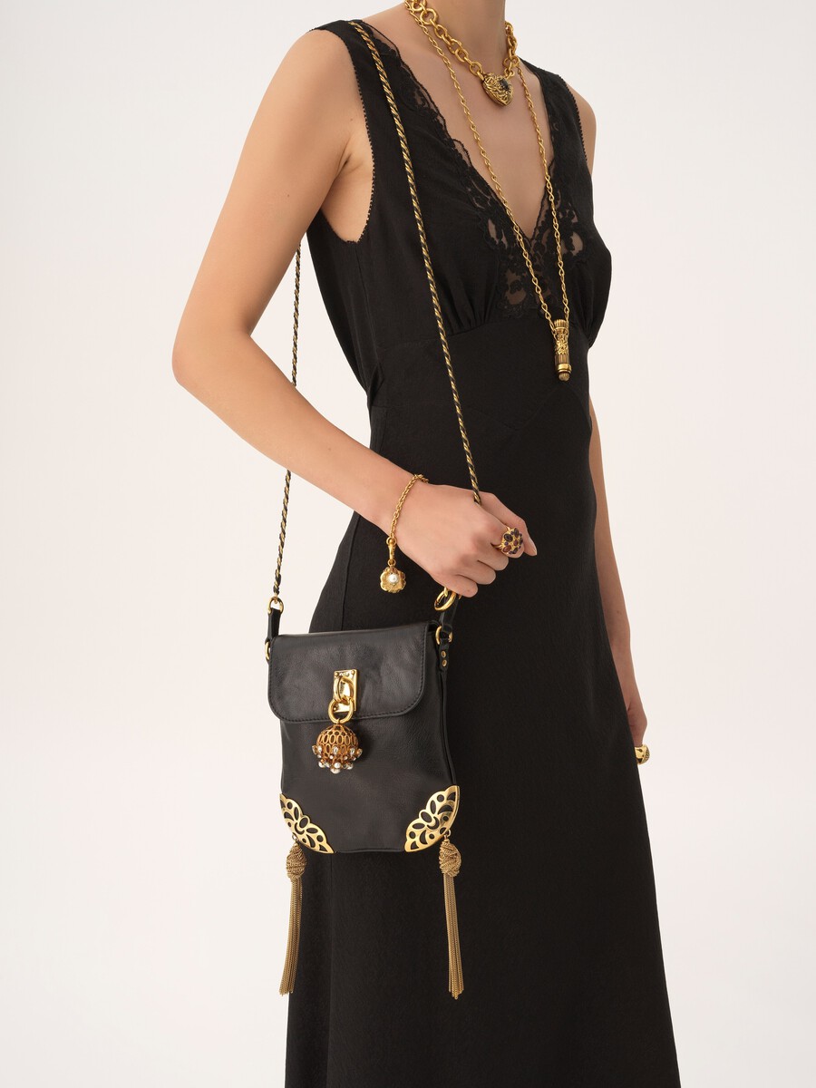 Ch&acirc;teau Treasures chain flap bag in grained leather - 2