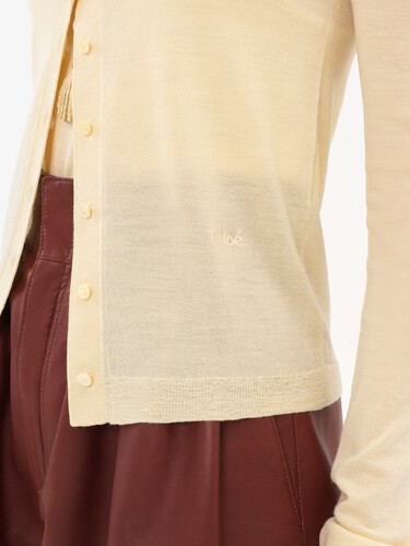 Scoop-neck fitted cardigan in superfine wool knit - 6