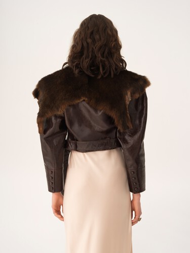 Cropped fitted jacket in leather - 7