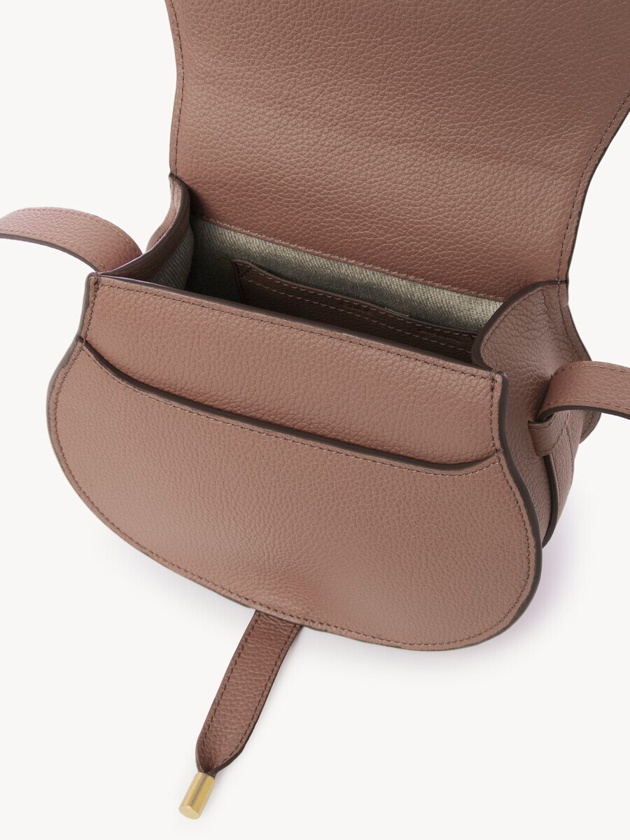 Bolso saddle peque&ntilde;o Marcie de cuero granulado - 5