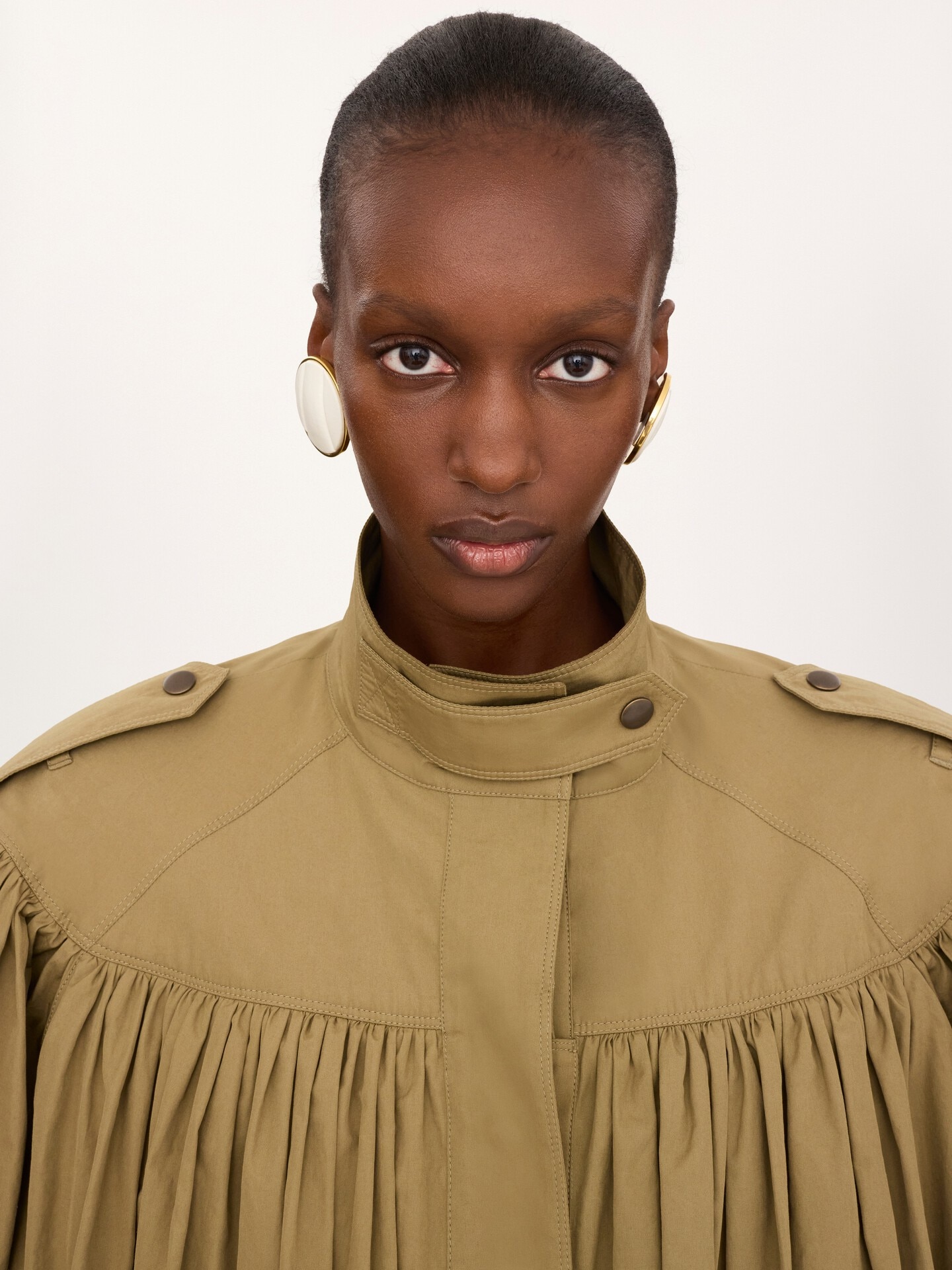 High-neck short trench coat in cotton poplin - 6.0