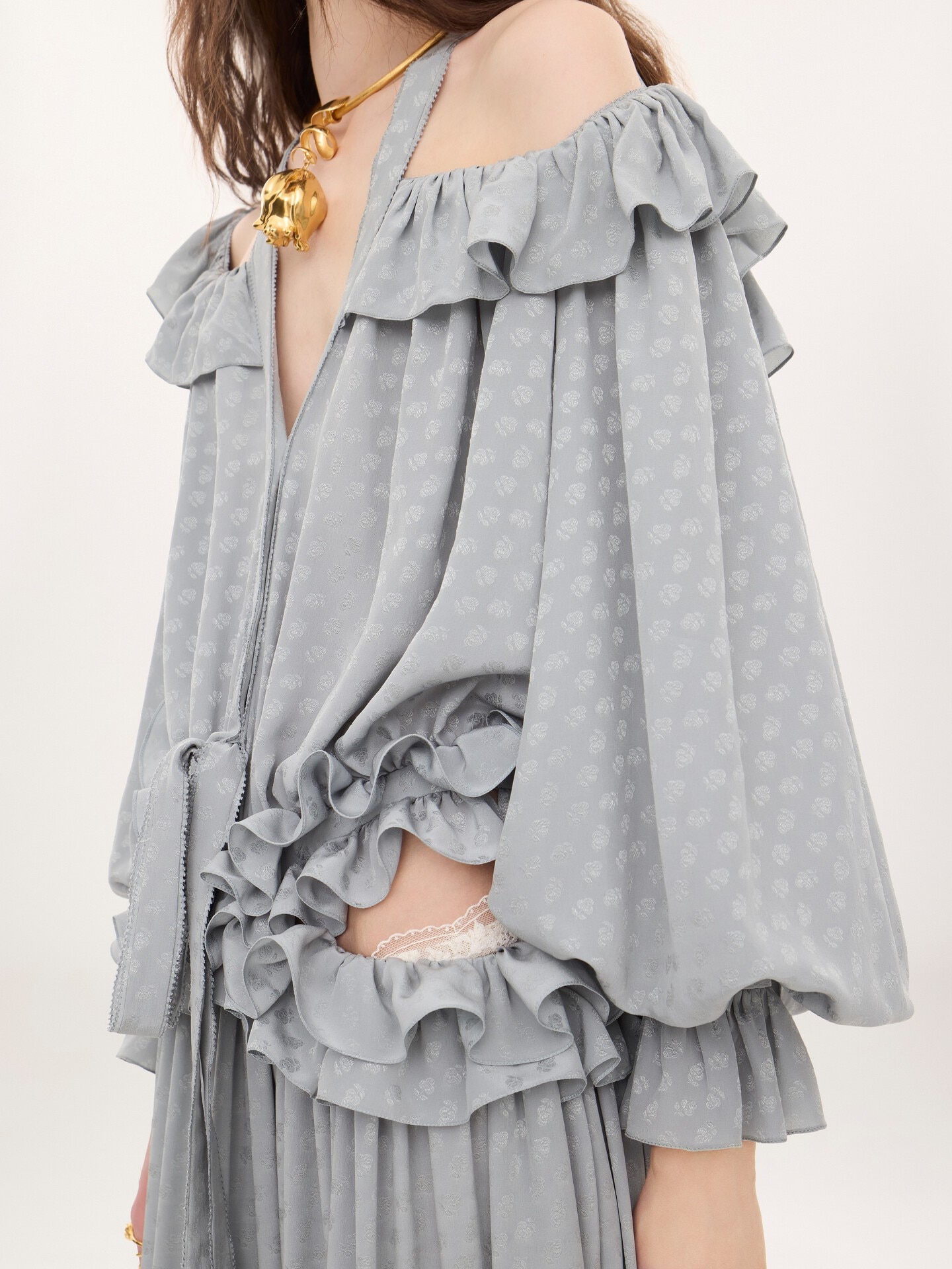 Cut-out long ruffled dress in silk jacquard - 3.0
