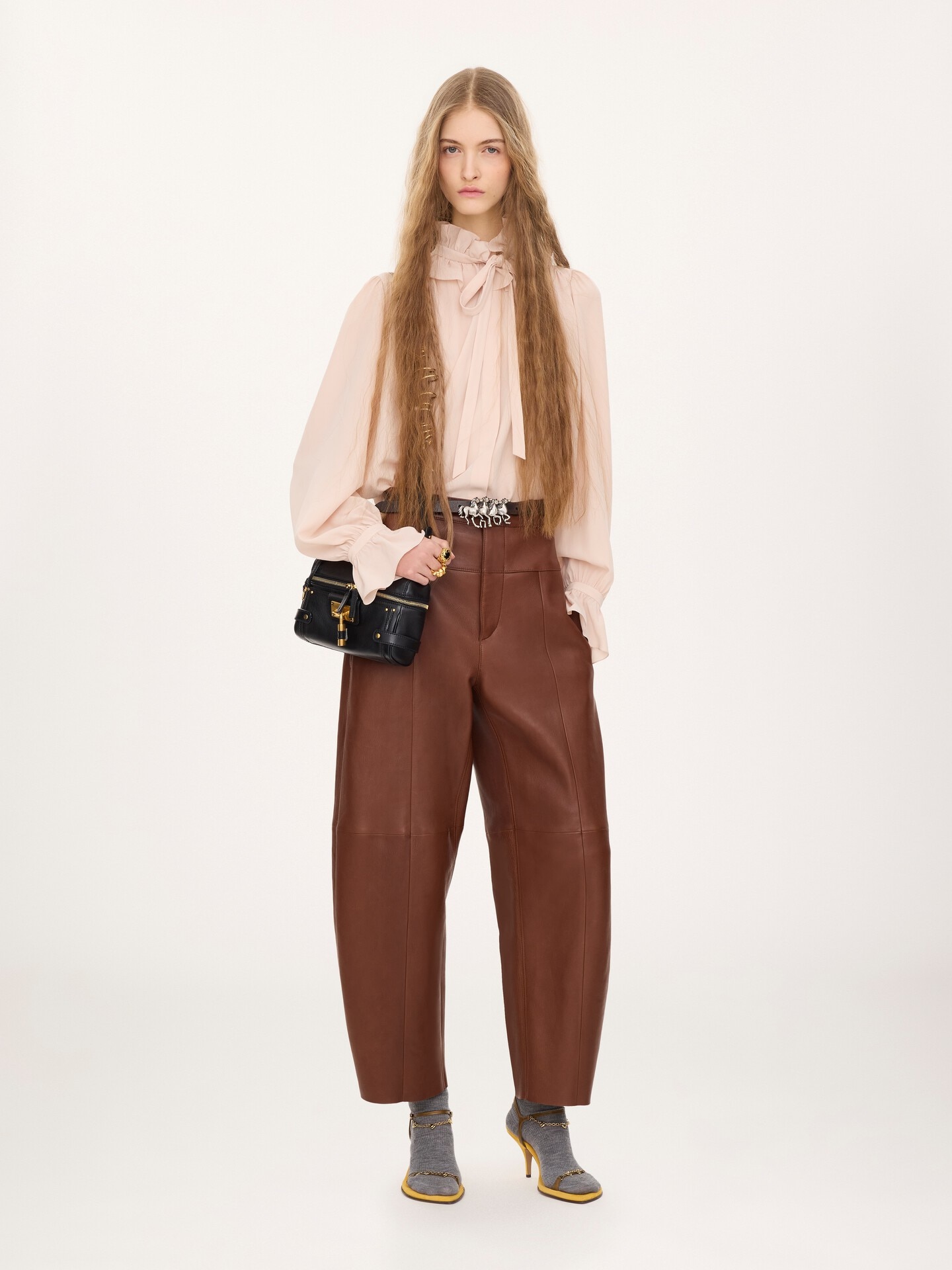 High-rise barrel pants in leather - 1.0