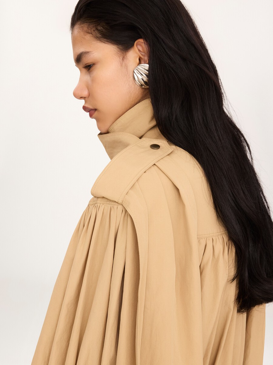 High-neck gathered trench coat in cotton poplin - 7