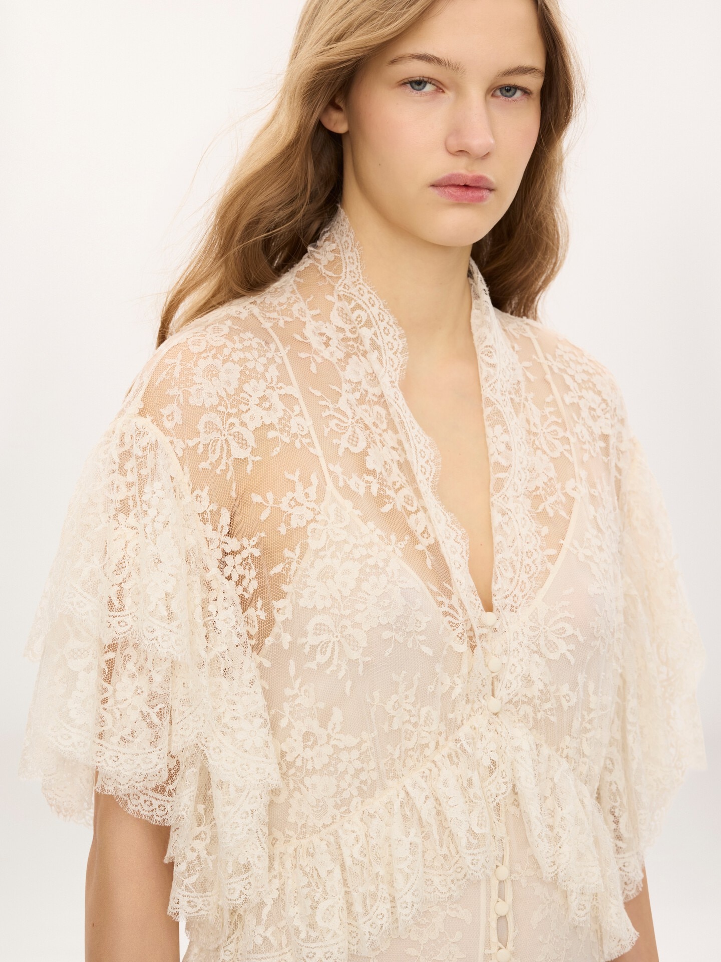 Robe longue &agrave; volants en dentelle - 3.0