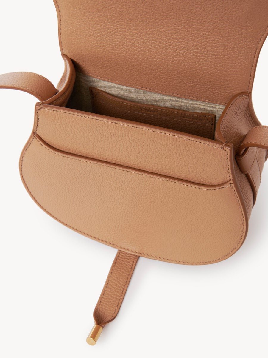 Bolso saddle peque&ntilde;o Marcie de cuero granulado - 8