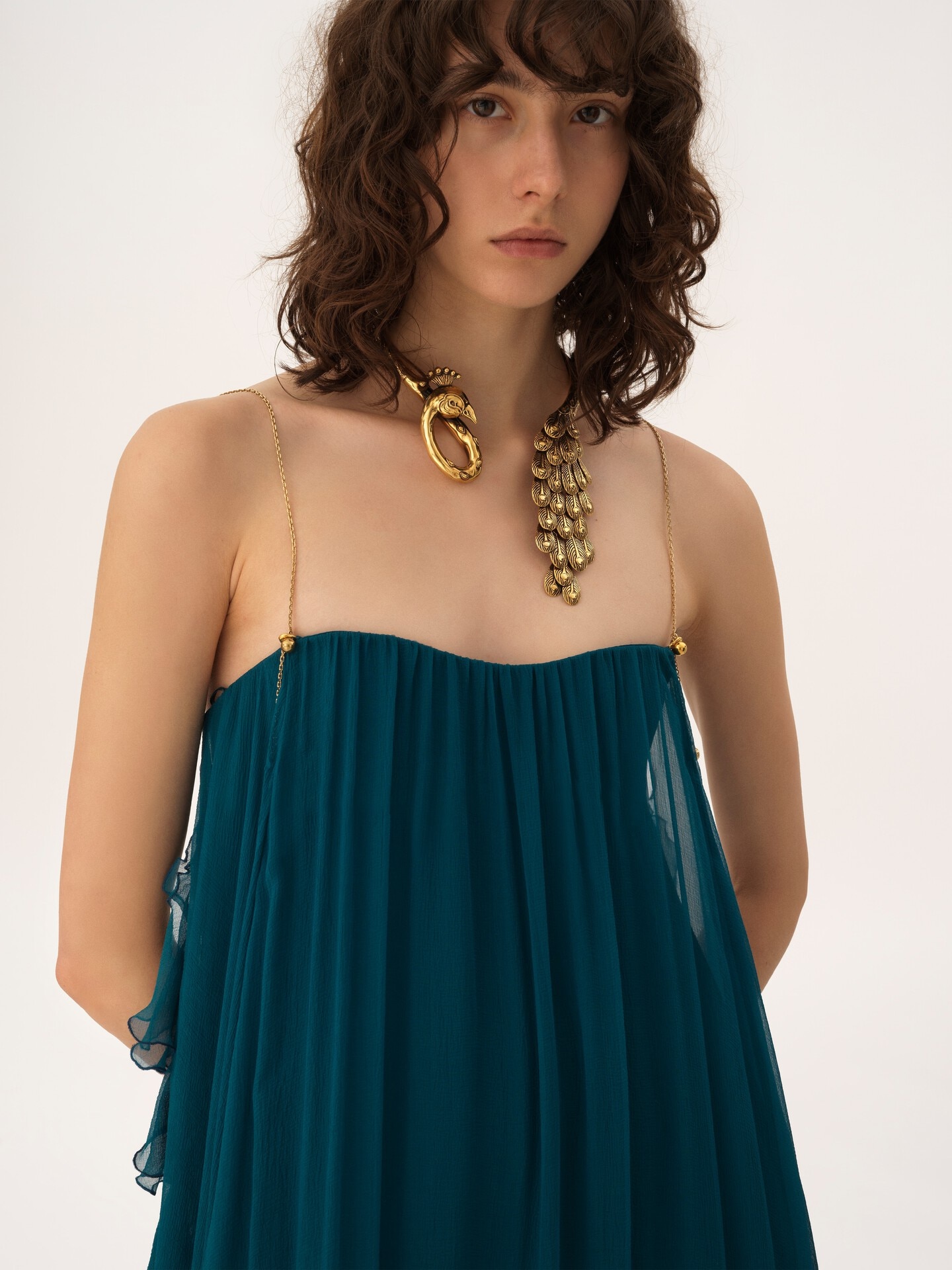 Sleeveless long dress in silk mousseline - 6.0
