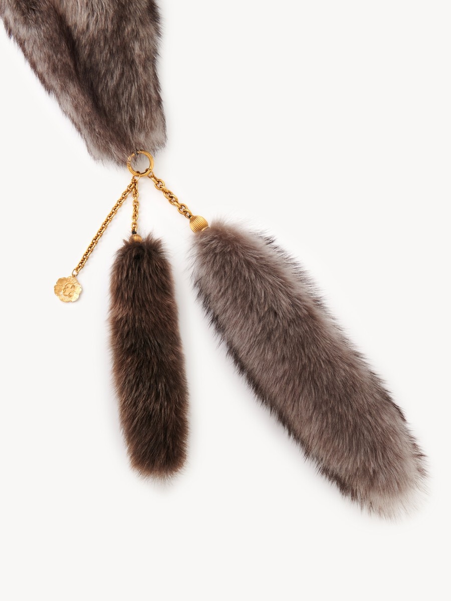 The Treasure Tails scarf in shearling - 4