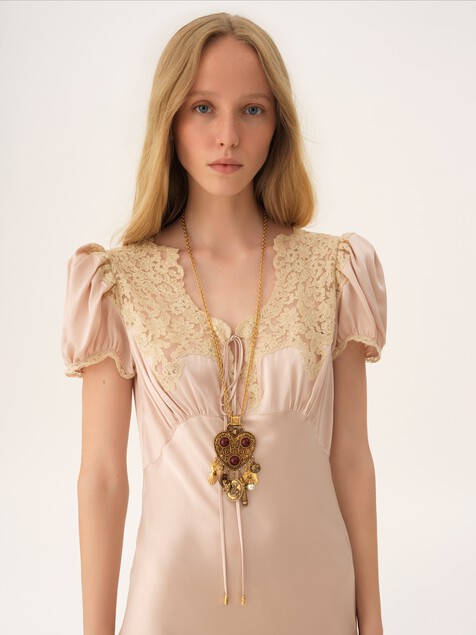 The Chlo&eacute; Heartfull pendant necklace