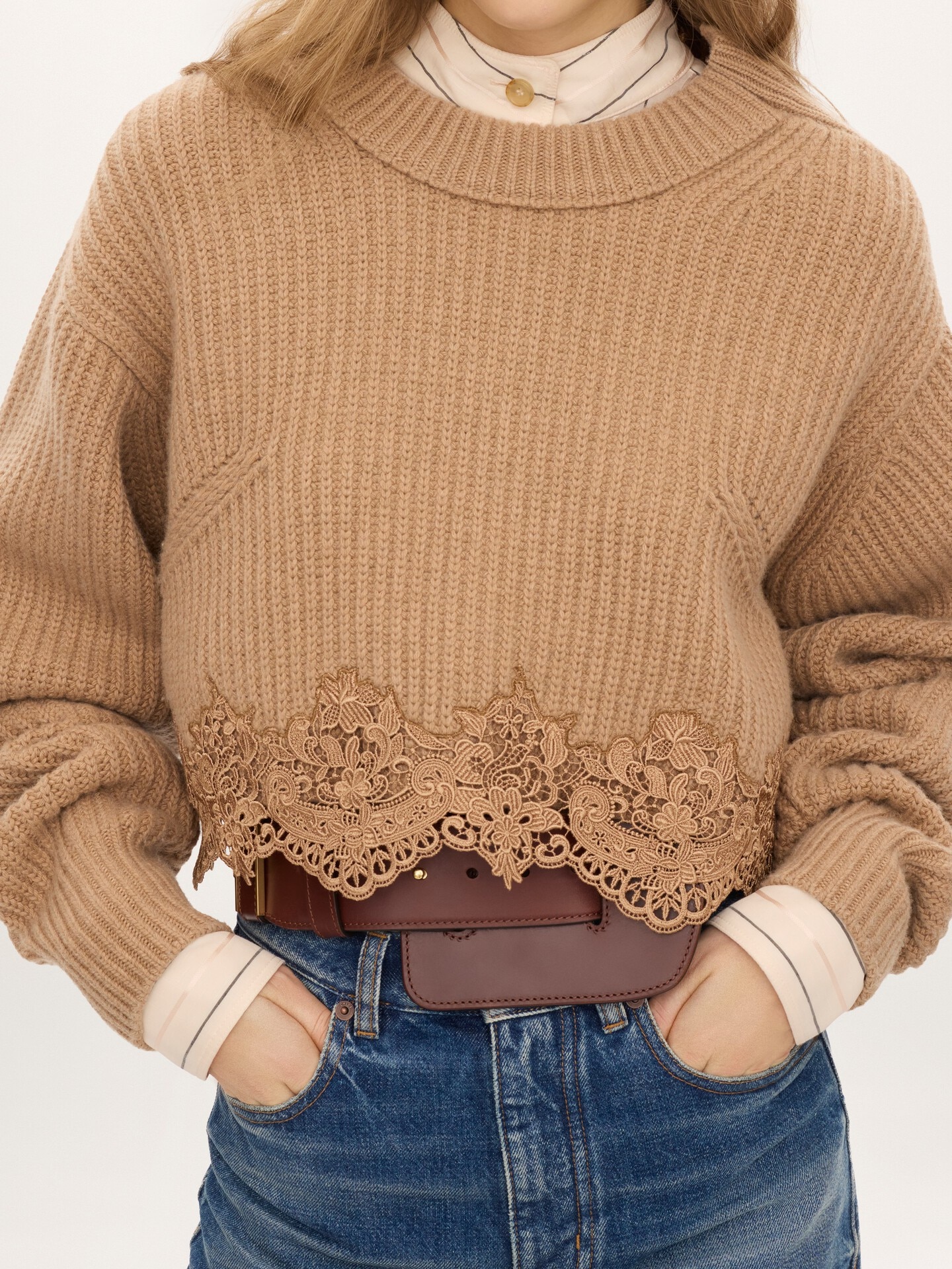 Cropped mock-neck sweater in a wool and cashmere knit & lace - 7.0