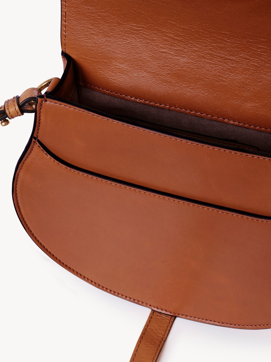 Bolso saddle Marcie de cuero brillante - 5