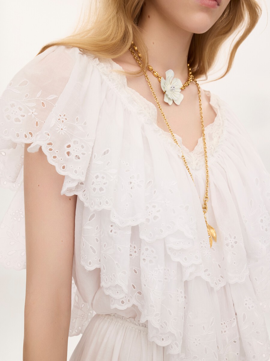 Top cropped con cuello en V y volantes de velo de algod&oacute;n y encaje - 8