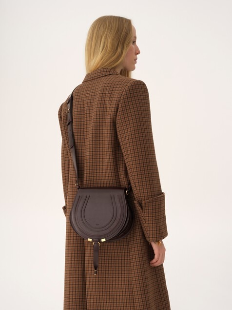 Bolso saddle Marcie de cuero brillante