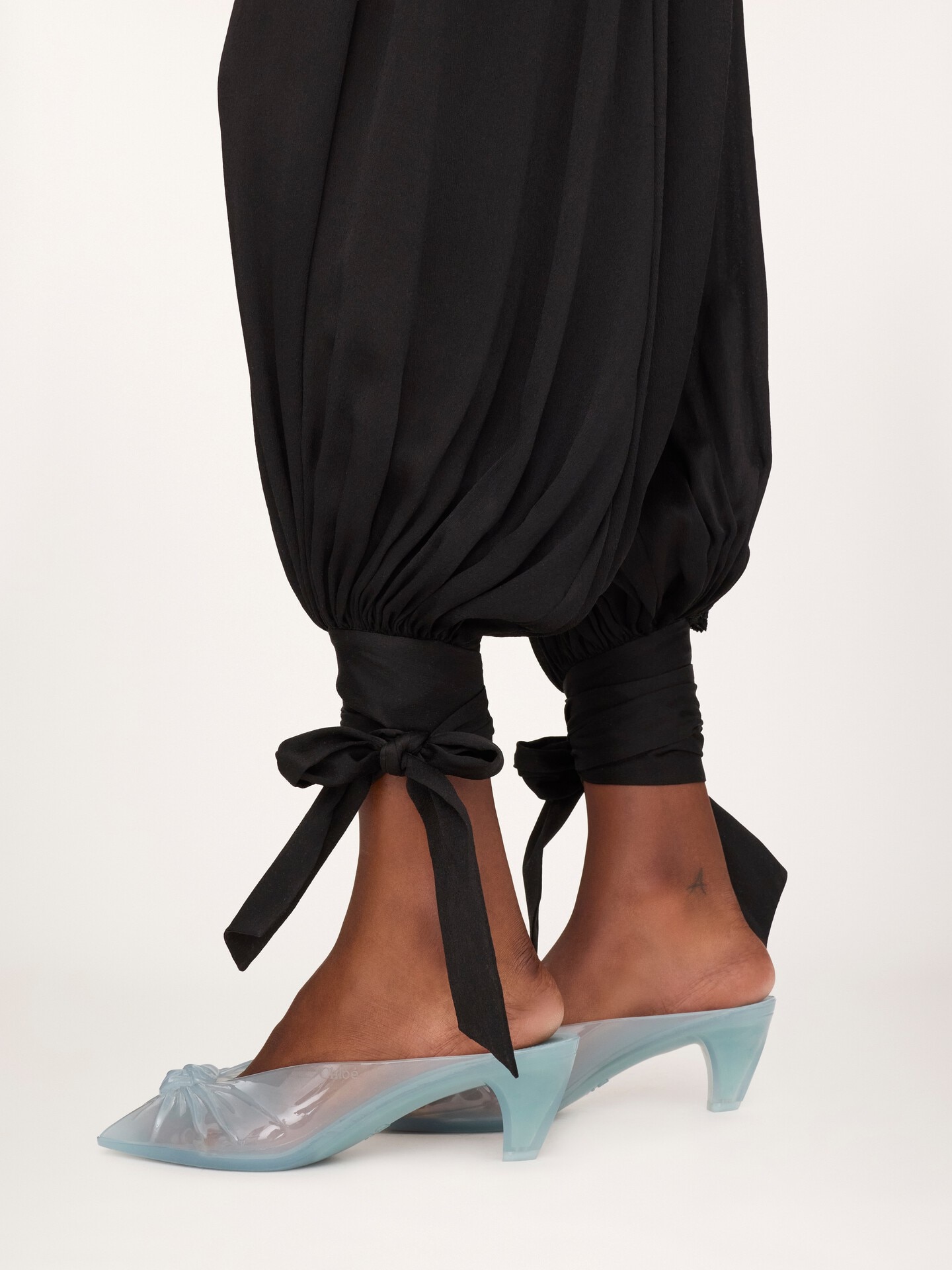 Fluid pleated pants in cr&ecirc;pe de chine - 5.0