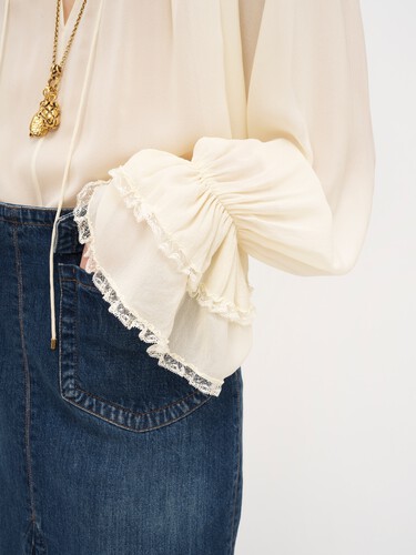 Top fruncido con cuello en&nbsp;V de georgette de seda - 7