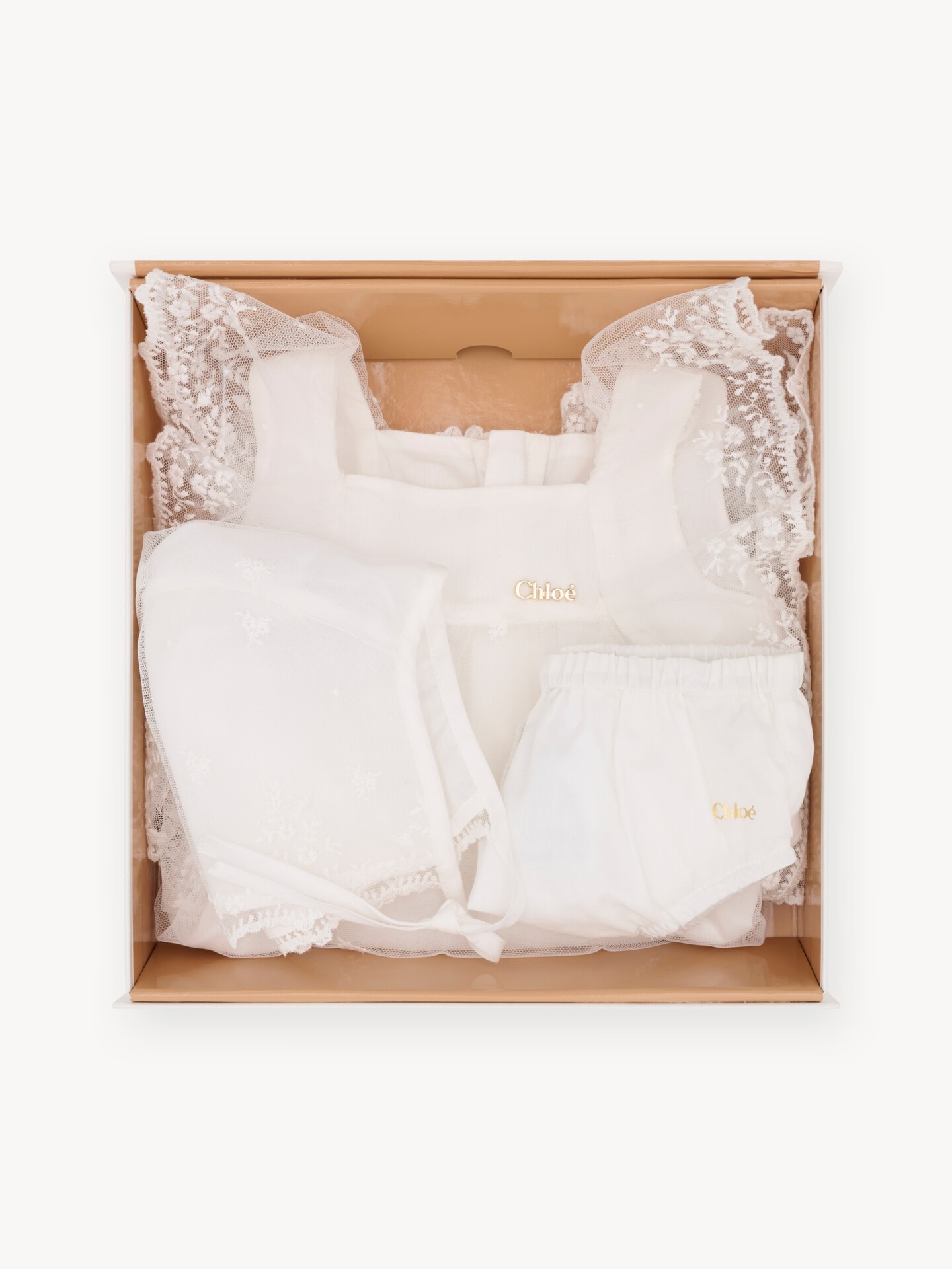 Coffret cadeau Naissance robe de c&eacute;r&eacute;monie, bonnet et bloomer - 1.0