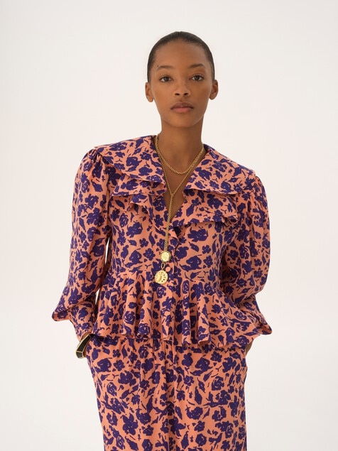 V-neck ruffle top in cr&ecirc;pe de chine