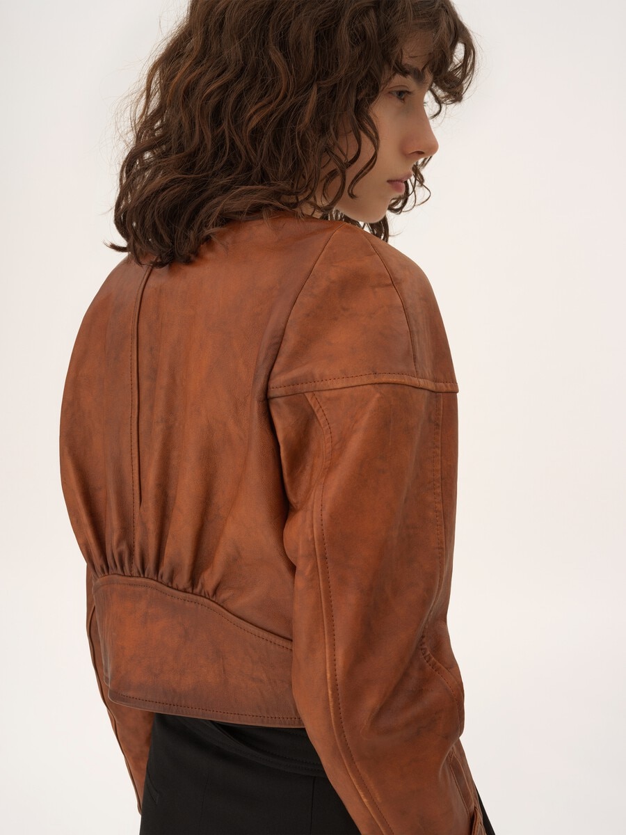Cropped scoop-neck jacket in leather - 7