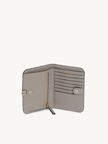 Alphabet bifold wallet in grained leather - 5