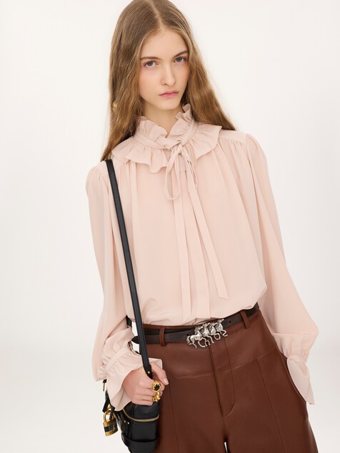 Blouse lavalli&egrave;re &agrave; volants en cr&ecirc;pe de chine