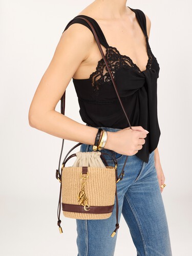 Chlo&eacute; Charms basket bag in natural fibers - 3