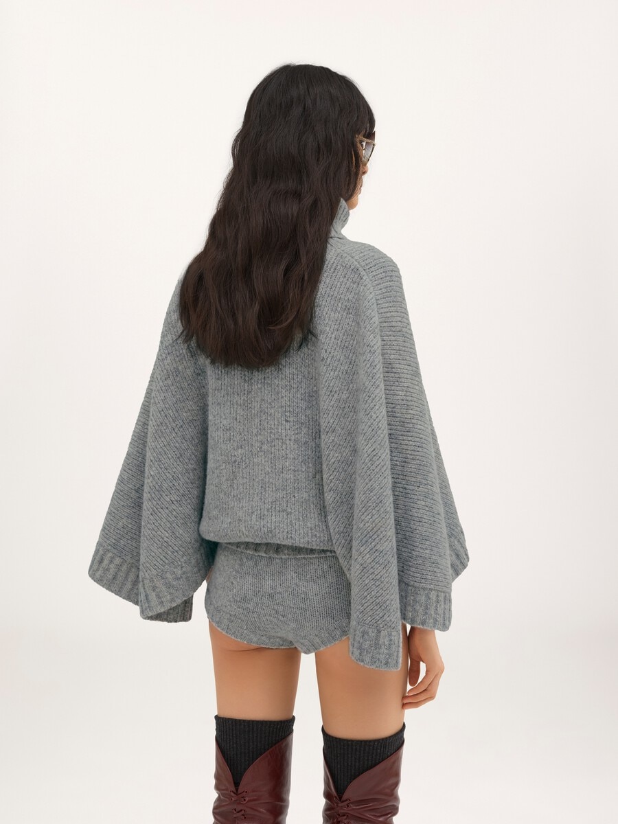 Short turtleneck cape in a wool & cashmere knit - 4