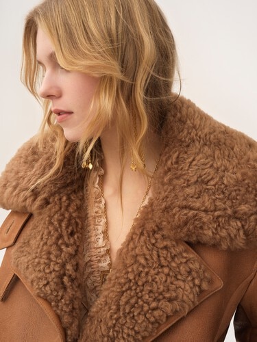 Chaqueta cropped de corte boxy de cuero - 9