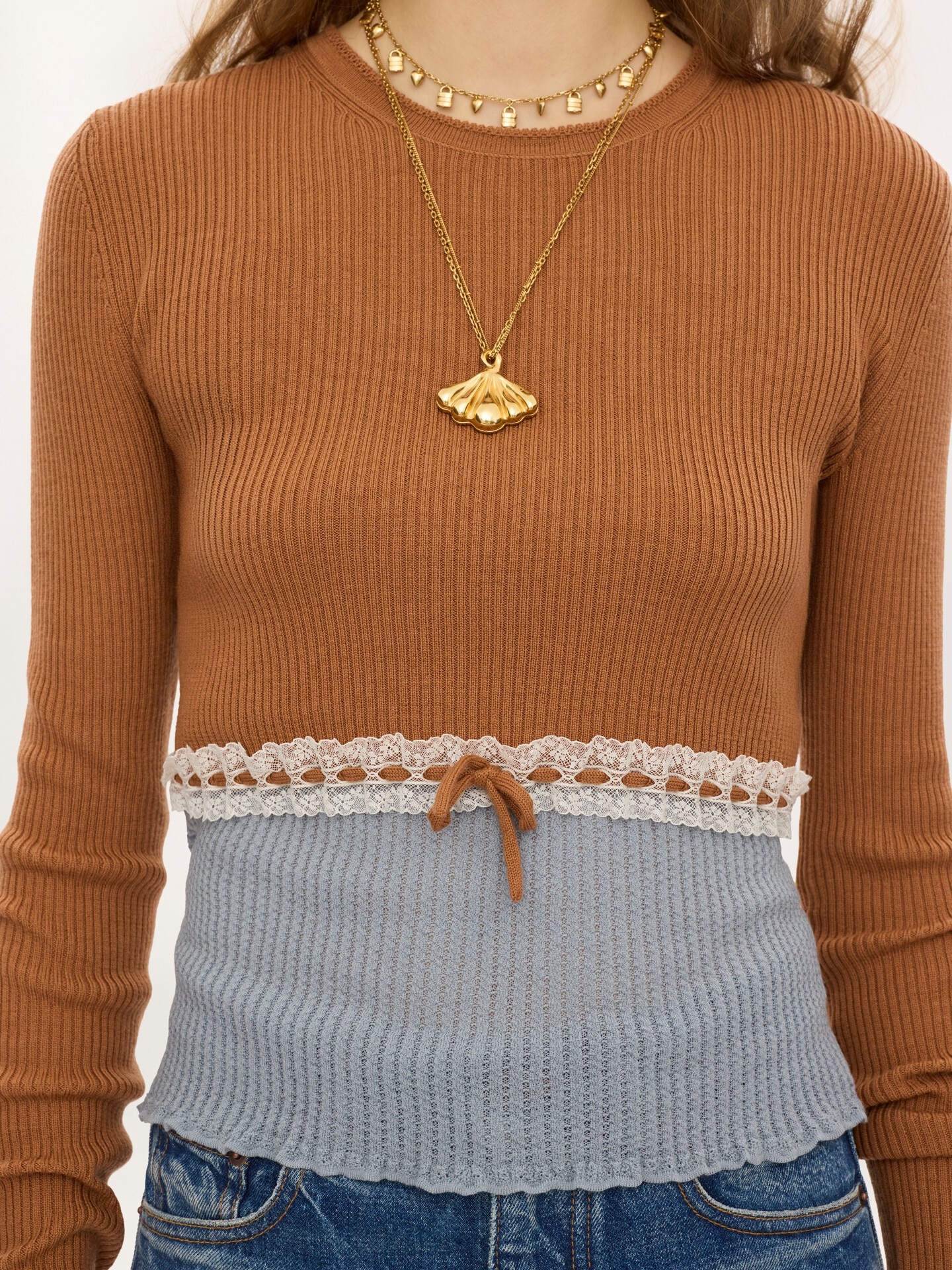Cropped fitted sweater in a wool knit & lace - 6.0