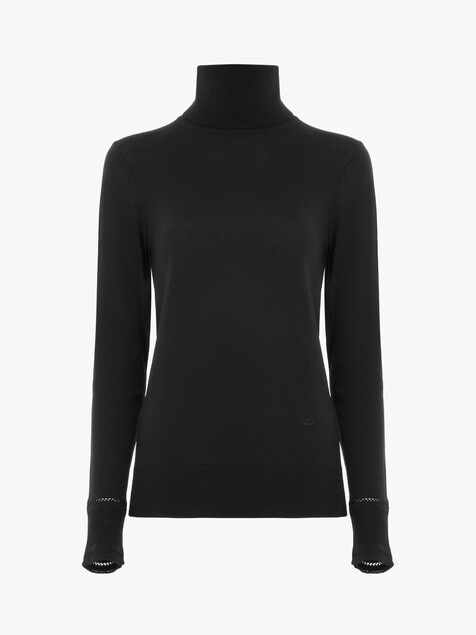 Fitted turtleneck in a wool knit