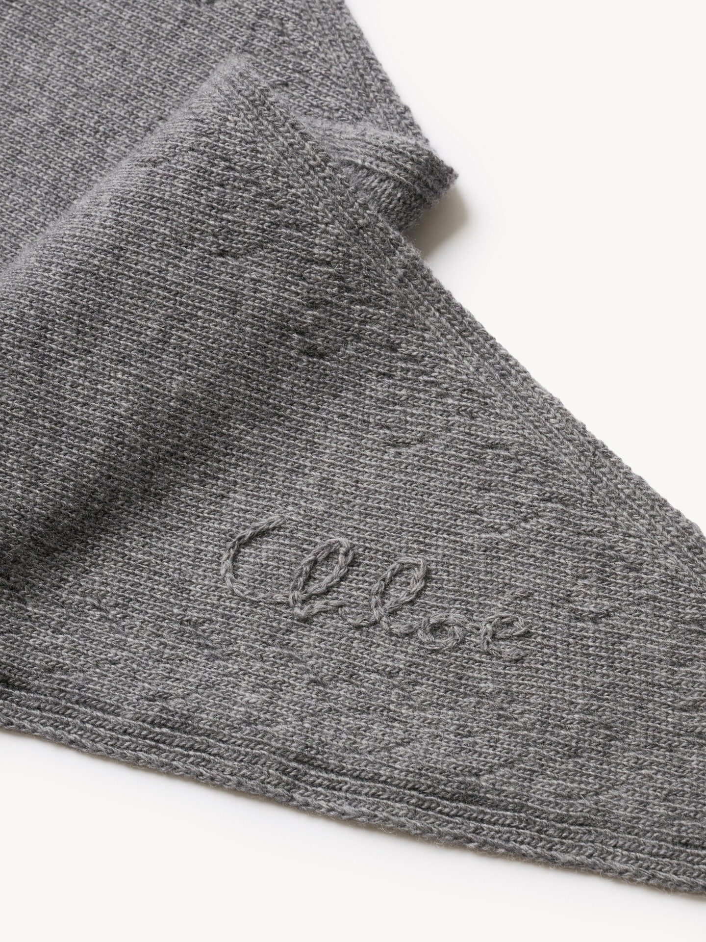 The Chlo&eacute; Iconic triangular scarf in wool - 3.0