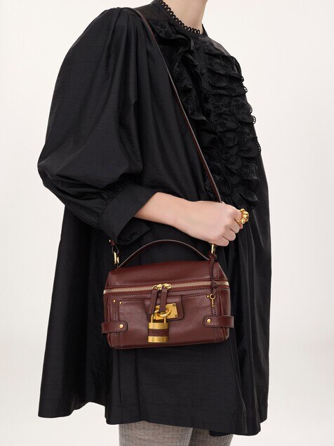 Paddington vanity bag in grained leather
