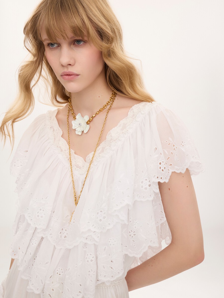 Top cropped con cuello en V y volantes de velo de algod&oacute;n y encaje - 5