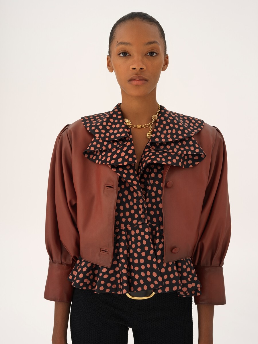 Cropped collarless jacket in leather - 6