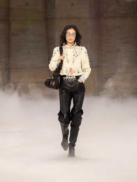 Look 16