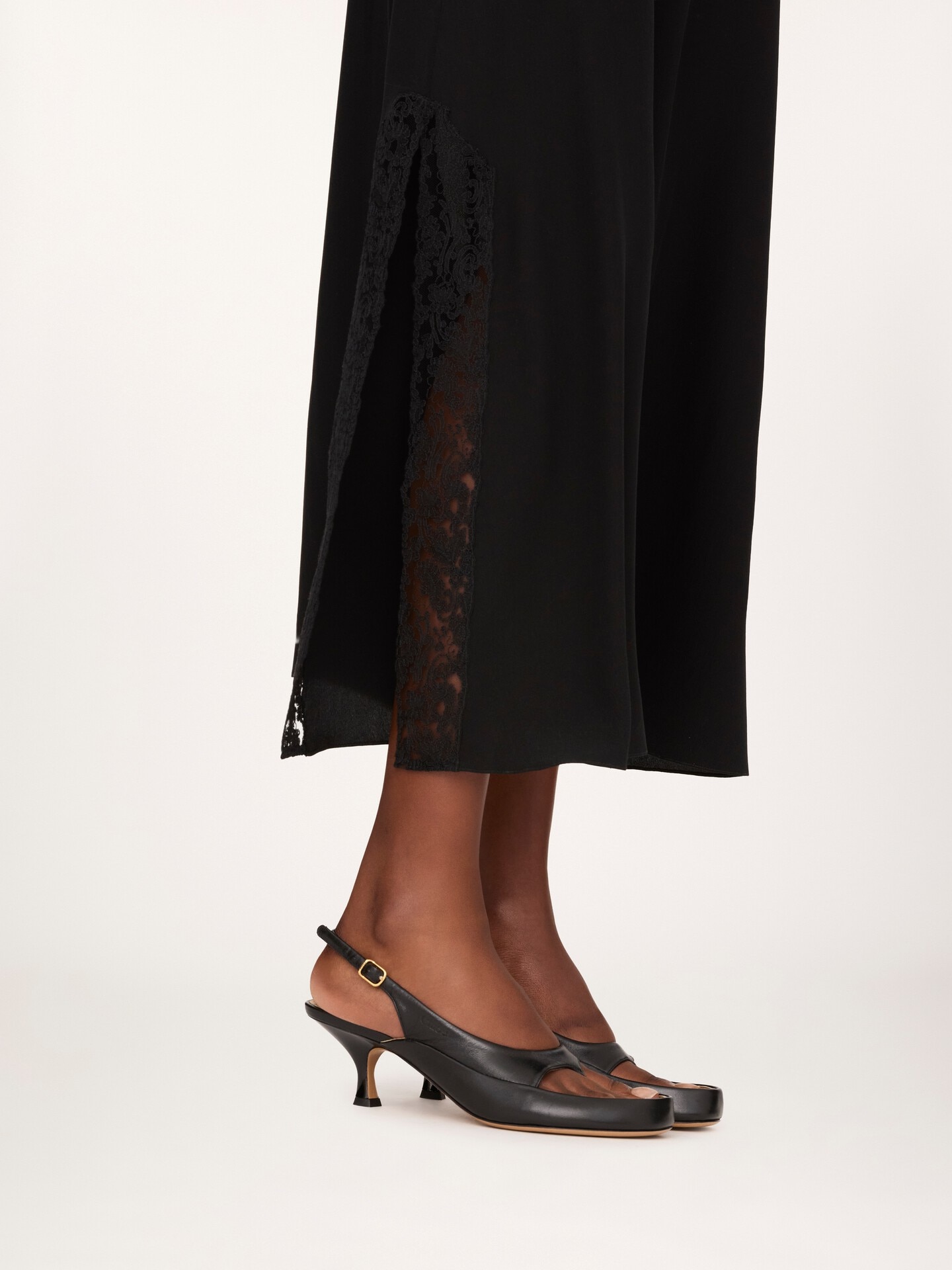 Robe lingerie longue en cr&ecirc;pe de chine et dentelle - 6.0