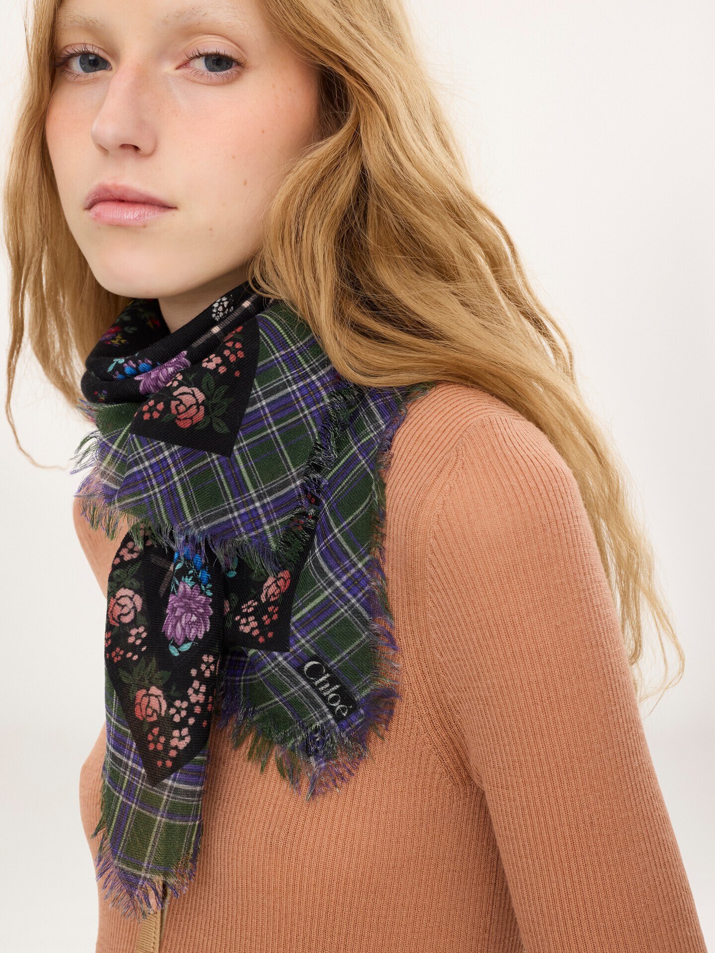 The Chlo&eacute; Folk square scarf in wool - 4.0