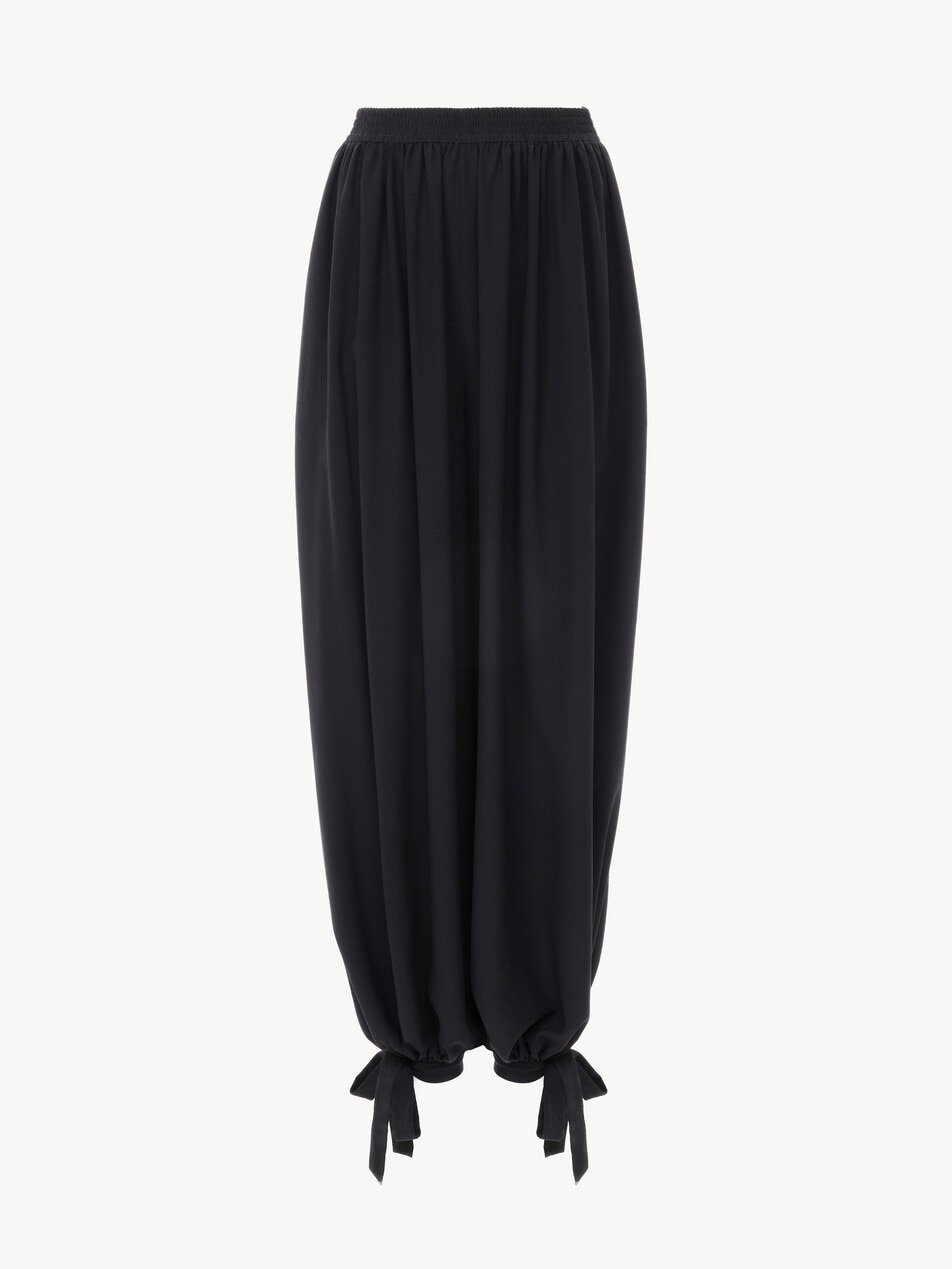 Fluid pleated pants in cr&ecirc;pe de chine
